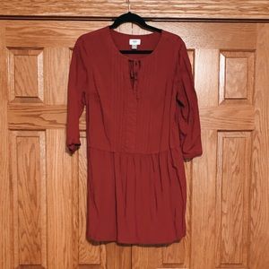maroon dress, cropped sleeves